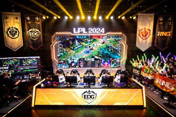 电竞英雄联盟比赛现场实时直播画面